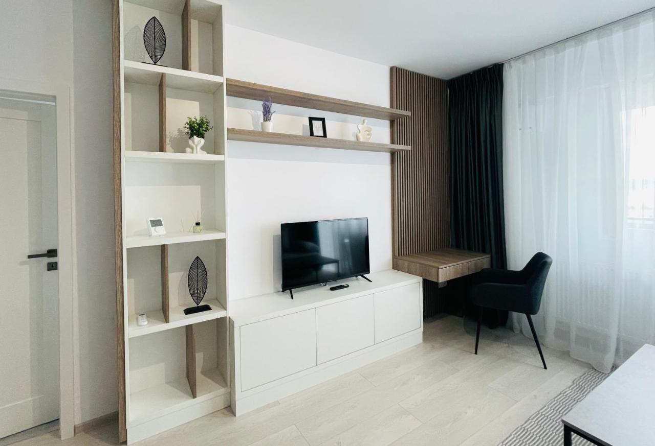 Q Royal Apartment - Palas Center Iasi Exterior foto